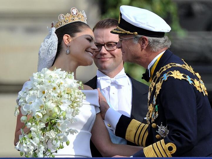 Glückwunsch vom Papa: Prinzessin Victoria bei ihrer Hochzeit mit Daniel Westling