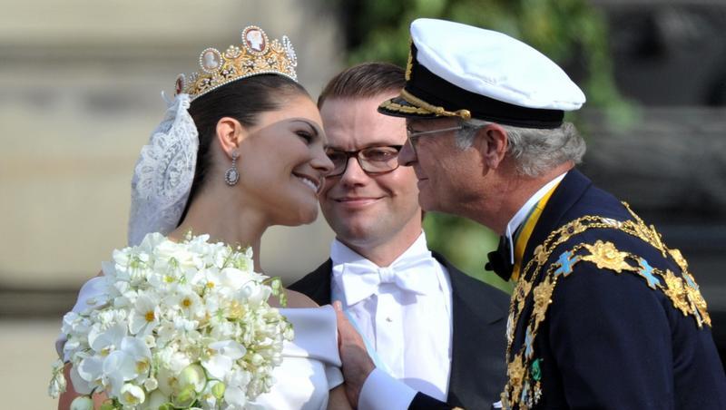 Glückwunsch vom Papa: Prinzessin Victoria bei ihrer Hochzeit mit Daniel Westling Glückwunsch vom Papa: Prinzessin Victoria bei ihrer Hochzeit mit Daniel Westling