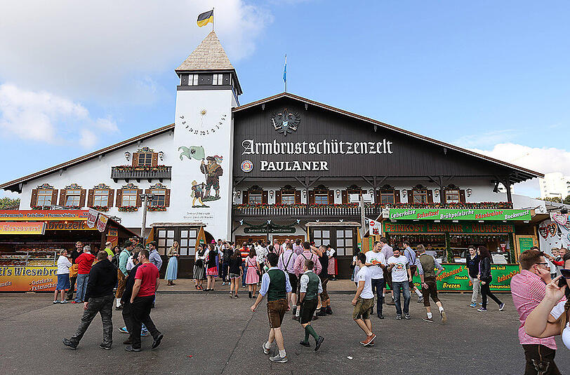 Armbrustschützenzelt: Insgesamt 7.430 Plätze.