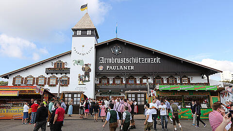 Unter anderem Wirtesprecher Peter Inselkammer vom Armbrustschützenzelt hatte geklagt. (Archivbild)