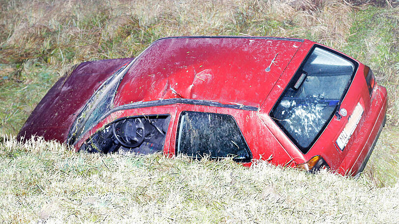 Der Golf der 18-Jährigen wurde bei dem Crash schwer beschädigt.