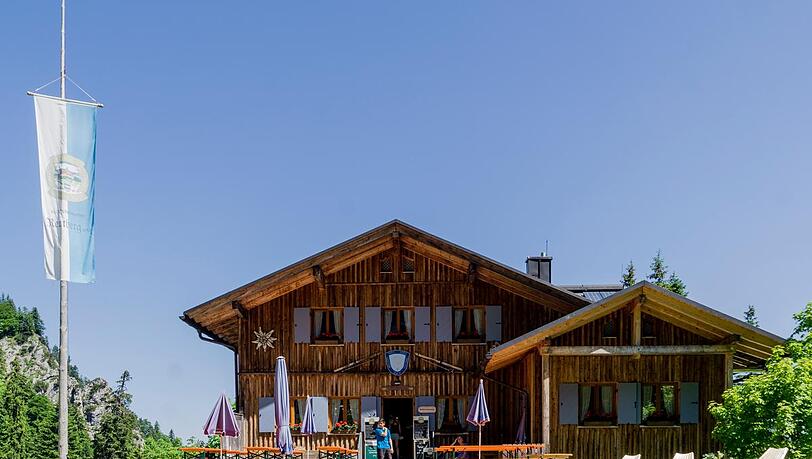 Die Tutzinger Hütte. Die Tutzinger Hütte.
