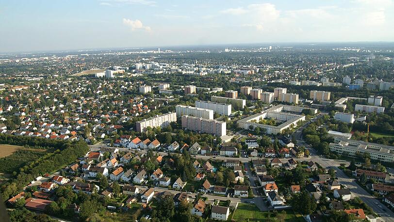 Die Blumenau aus der Luft. Wie es unten zugeht, schreibt ein AZ-Leser. Die Blumenau aus der Luft. Wie es unten zugeht, schreibt ein AZ-Leser.