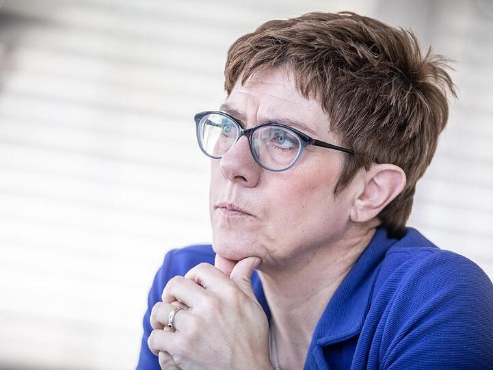 "Beim Klimaschutz müssen wir global und europäisch handeln", verlangte Kramp-Karrenbauer auf Twitter.