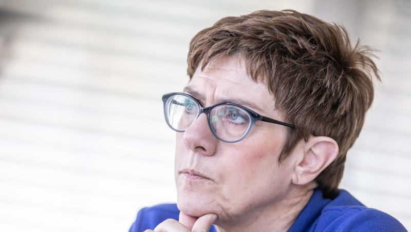 "Beim Klimaschutz müssen wir global und europäisch handeln", verlangte Kramp-Karrenbauer auf Twitter. "Beim Klimaschutz müssen wir global und europäisch handeln", verlangte Kramp-Karrenbauer auf Twitter.