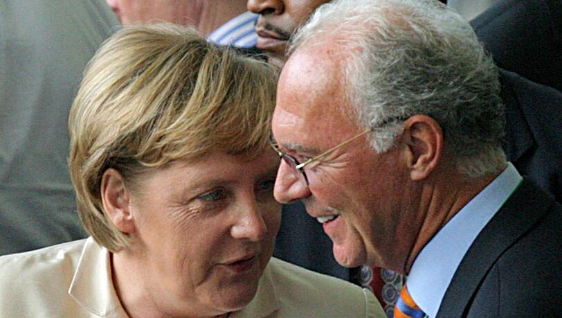Angela Merkel und Franz Beckenbauer.