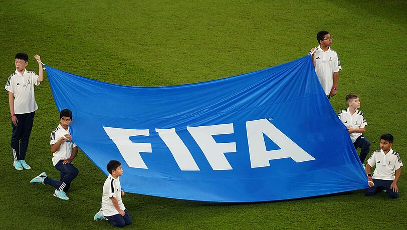 Fifpro und die European Leagues legen Beschwerde ein.