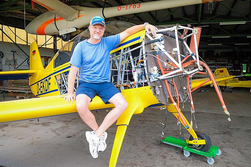 Mit diesem Flugzeug flog der Kunstflieger die weißen Formen aus Paraffinöl. Der gelbe Flitzer ist im Moment allerdings flugunfähig.