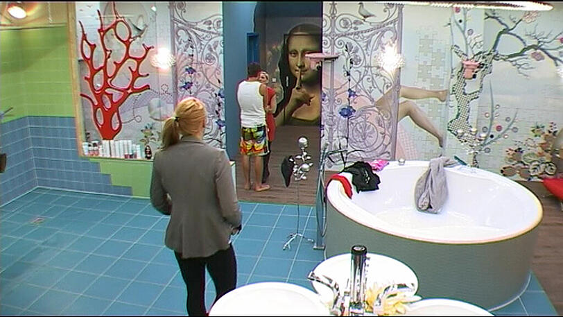 Daggy erwischt Fabienne und Timmy beim Knutschen.