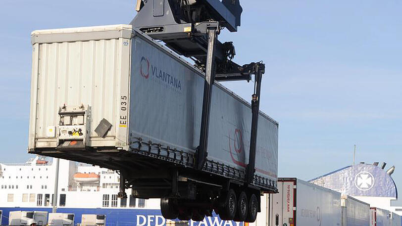 Die deutsche Exportwirtschaft profitiert von der anziehenden Weltkonjunktur und vom vergleichsweise schwachen Euro.
