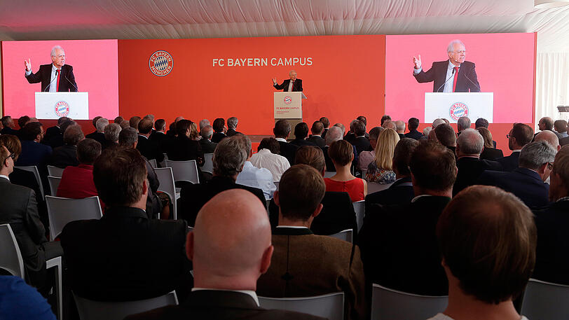 Feierliche Zeremonie im FC Bayern Campus.