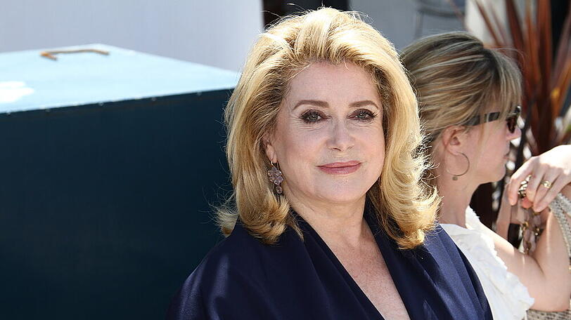 Catherine Deneuve erholt sich derzeit von einem leichten Schlaganfall