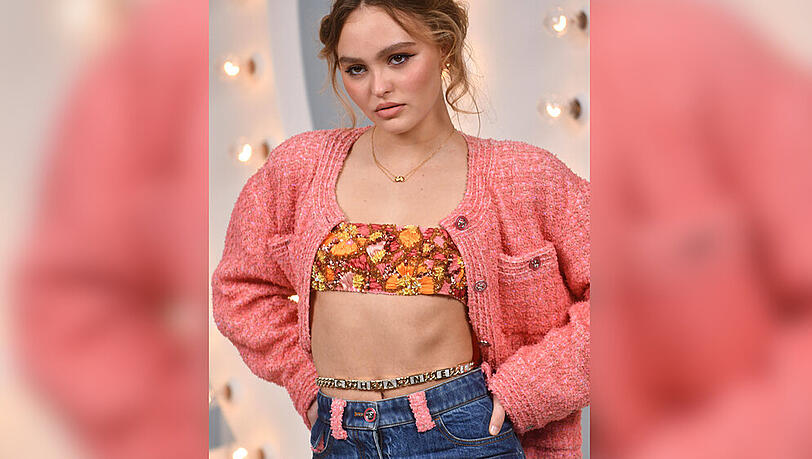 Lily-Rose Depp auf der Paris Fashion Week im Oktober 2020. Lily-Rose Depp auf der Paris Fashion Week im Oktober 2020.