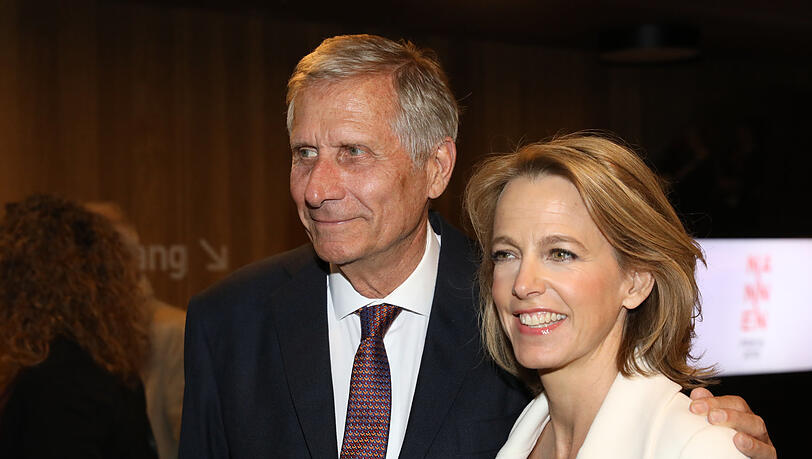 2018 in Hamburg: Moderator Ulrich Wickert und seine Frau Julia Jäkel. 2018 in Hamburg: Moderator Ulrich Wickert und seine Frau Julia Jäkel.