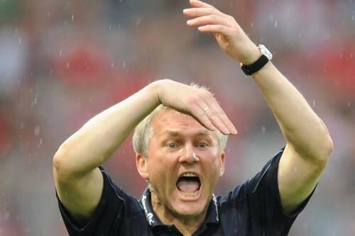 Fürths Trainer Benno Möhlmann glaubt weiter an den Aufstieg, auch wenn jetzt schon ein halbes Wunder her muss.