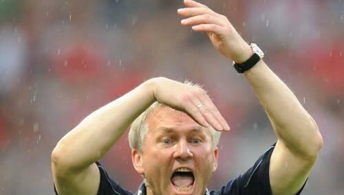 Fürths Trainer Benno Möhlmann glaubt weiter an den Aufstieg, auch wenn jetzt schon ein halbes Wunder her muss. Fürths Trainer Benno Möhlmann glaubt weiter an den Aufstieg, auch wenn jetzt schon ein halbes Wunder her muss.