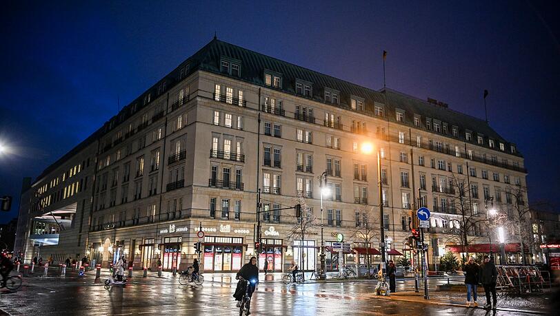 Die Gesellschafter des Adlon-Hotels haben dem Verkauf der Immobilie zugestimmt. (Archivbild)