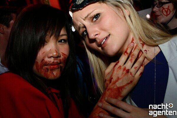 Rococo Halloween Clubbing am 29. Oktober 2011 im 8 seasons. Noch mehr Fotos gibt es unter www.nachtagenten.de.