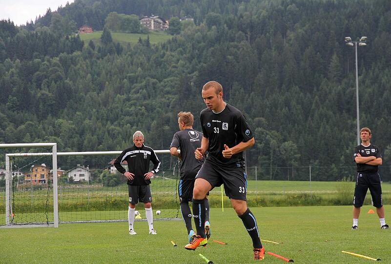 Erste Trainingseinheit der Löwen auf dem Sportplatz von Wörgl.