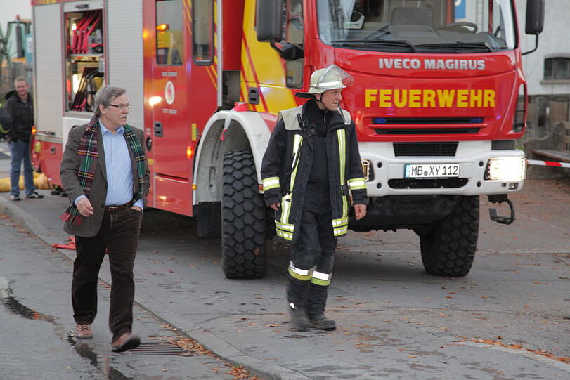 Ein Wohnmobil ist am Montag in die Schlierach gestürzt. Die Insassen haben alle überlebt. Die Bilder!