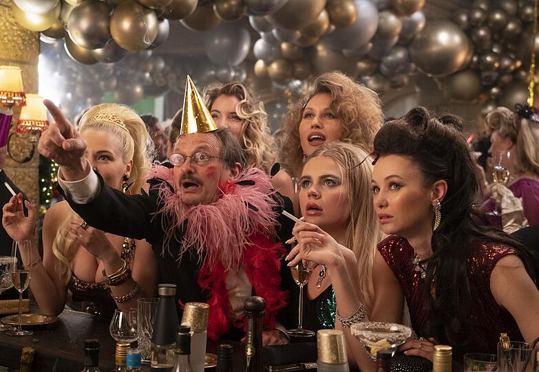 Untergang im Sog der neureichen Silvesterparty: Milan Peschel.