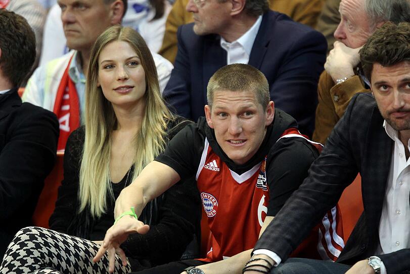 Bayerns Basketballer siegen im Derby gegen Würzburg und setzen sich weiter im oberen Tabellendrittel fest - auch dank der prominenten Unterstützung durch die Fußballabteilung - die besten Bilder aus dem Audi Dome.