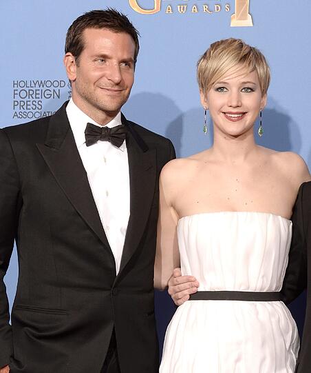 Bradley Cooper und Jennifer Lawrence freuen sich, dass "American Hustle", in dem die beiden mitspielen, gleich drei Preise abräumte. Jennifer Lawrence wurde als beste Nebendarstellerin geehrt.