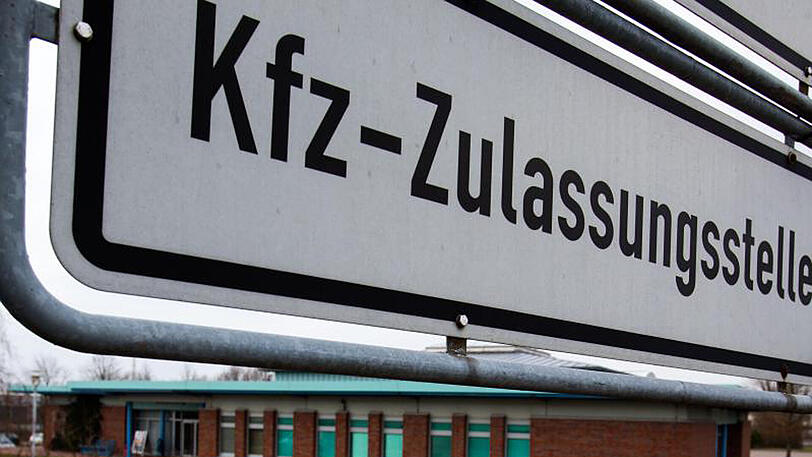 Wer ohne Termin zur Kfz-Zulassungsstelle kommt, muss viel Geduld mitbringen.