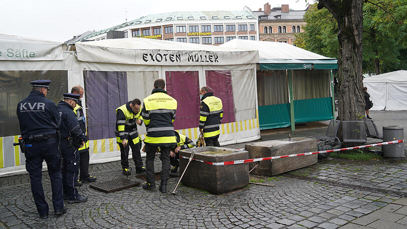 Bilder vom Viktualienmarkt: Feuerwehr und Mitarbeiter des Kommunalen Außendienstes waren vor Ort.