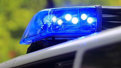 Nach dem Fahrzeugbrand im Tunnel kam es zu einem Unfall mit zwei Verletzten. (Symbolbild)