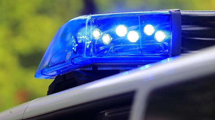 Nach dem Fahrzeugbrand im Tunnel kam es zu einem Unfall mit zwei Verletzten. (Symbolbild)