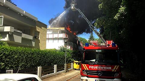 Die Feuerwehr brachte den Brand nach einer Gasflaschenexplosion schnell unter Kontrolle.