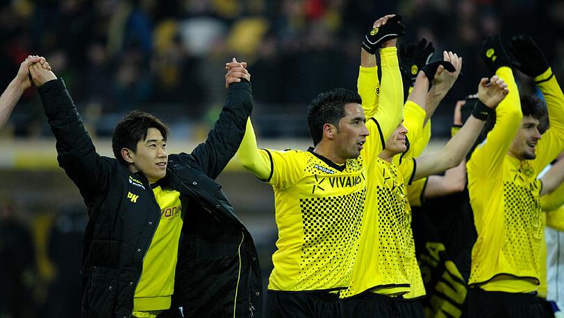 Jubel in Dortmund: Mit 1:0 schlug der Deutsche Meister Bayer 04 Leverkusen und bleibt an der Tabellenspitze. Jubel in Dortmund: Mit 1:0 schlug der Deutsche Meister Bayer 04 Leverkusen und bleibt an der Tabellenspitze.
