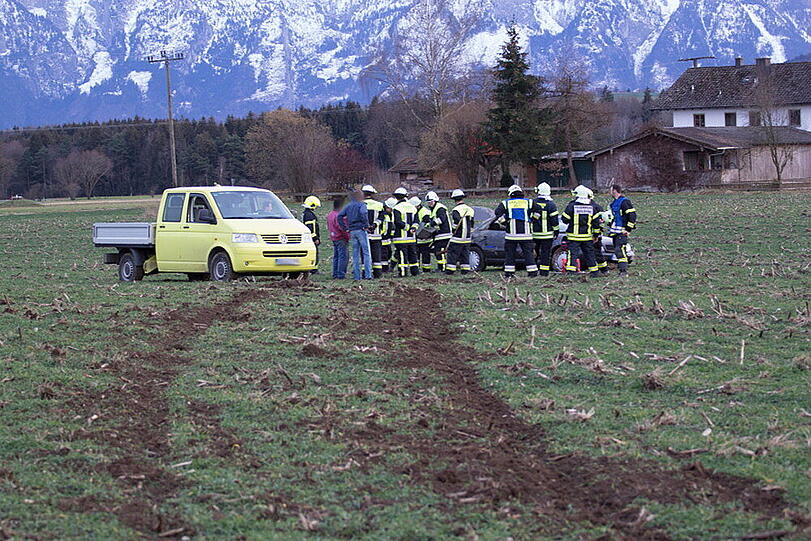 Bei Sillersdorf hat sich ein betrunkener Mann mit seinem Audi überschlagen. Die Bilder von der Unfallstelle.