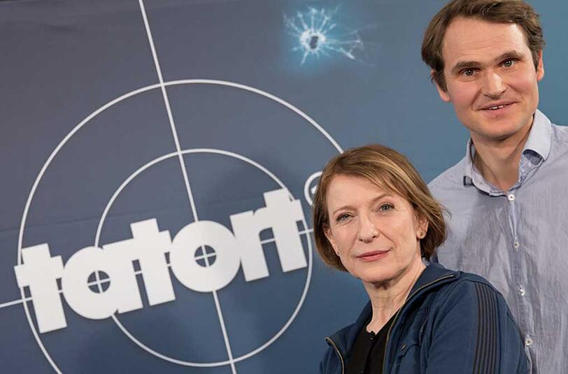 Die Schauspieler Dagmar Manzel als Hauptkommissarin Paula Ringelhahn und Fabian Hinrichs als Hauptkommissar Felix Voss posieren bei der Vorstellung des neuen Franken-"Tatorts" in Berlin.