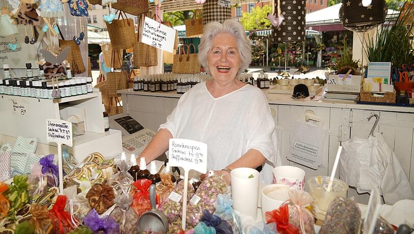 "Genau das, was wir brauchen": Elke Fett, hier an ihrem Duftschmankerl-Stand am Viktualienmarkt.