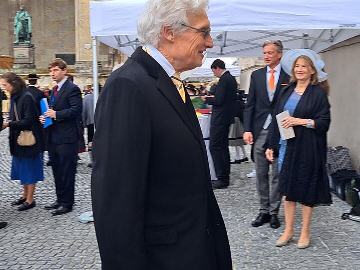 Luitpold Prinz von Bayern ist an der Theatinerkirche angekommen und wurde beim Einlass nicht erkannt.