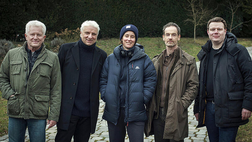 Für "In der Familie (II)" in München: Miroslav Nemec (v.l.), Udo Wachtveitl, Regisseurin Pia Strietmann, Jörg Hartmann und Produzent Michael Polle Für "In der Familie (II)" in München: Miroslav Nemec (v.l.), Udo Wachtveitl, Regisseurin Pia Strietmann, Jörg Hartmann und Produzent Michael Polle