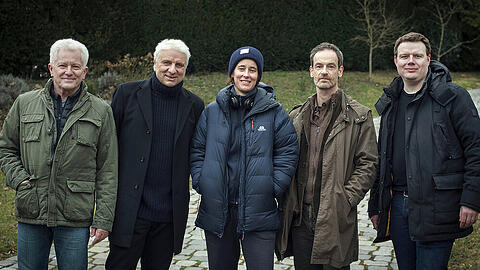 Für "In der Familie (II)" in München: Miroslav Nemec (v.l.), Udo Wachtveitl, Regisseurin Pia Strietmann, Jörg Hartmann und Produzent Michael Polle