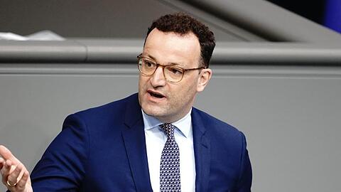 "Mein Ziel ist es, noch im Mai eine Verordnung vorzulegen, die präventive Reihen-Tests in Krankenhäusern und Pflegeheimen ermöglicht", sagt Jens Spahn.
