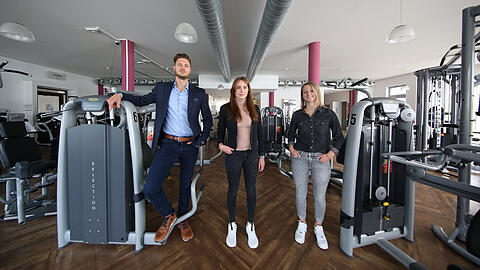 Mit Georg Pickl (l.) führt Markus Decker zwei Fitnessstudios, darunter dieses hier in Feldkirchen. Noch können die Chefs ihre Mitarbeiterinnen bezahlen – aber wie lange noch?