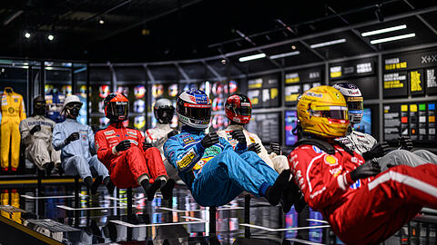 Bis Mitte September gastiert die Ausstellung "Formula 1" im Pineapple Park. Neben originalen Rennautos, Troph&auml;en, Rennanz&uuml;gen und B&uuml;sten von gro&szlig;en Rennfahrern der Geschichte, zeigt die "Formula 1" auch bisher unver&ouml;ffentlichtes Filmmaterial.