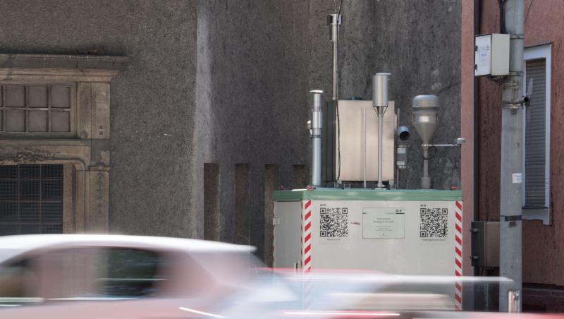 Die Luftmessstation Reutlingen Lederstraße. Die Stadt möchte ein Dieselfahrverbot vermeiden. Alleine in Reutlingen soll es etwa 17 000 Dieselfahrer geben. Die Luftmessstation Reutlingen Lederstraße. Die Stadt möchte ein Dieselfahrverbot vermeiden. Alleine in Reutlingen soll es etwa 17 000 Dieselfahrer geben.