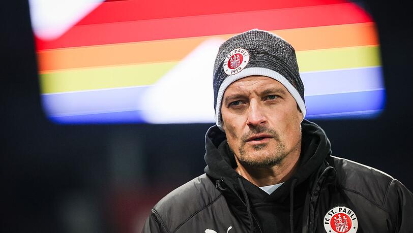 Erlebt sportlich seine schwerste Zeit beim FC St. Pauli: Cheftrainer Alexander Blessin