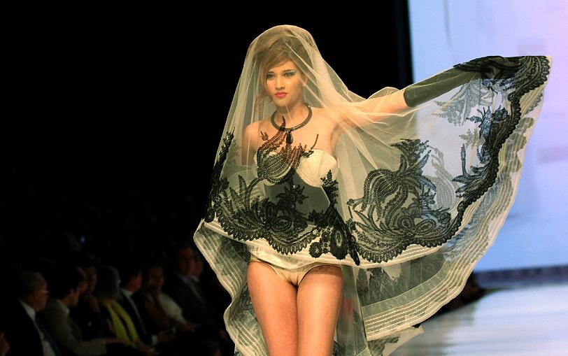 So sexy ist die neue Gaultier-Kollektion: Auf dem Laufsteg in Kolumbien präsentierten die Models wenig Stoff und ganz viel Haut - die Bilder der Exposhow in Cali.
