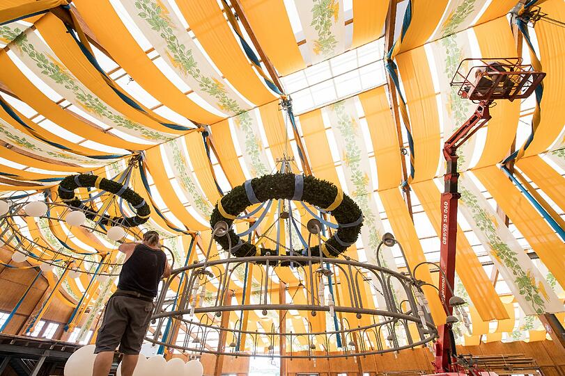 Auf der Theresienwiese geht's vorwärts: Die aktuellen Bilder vom Wiesn-Aufbau zum Durchklicken.
