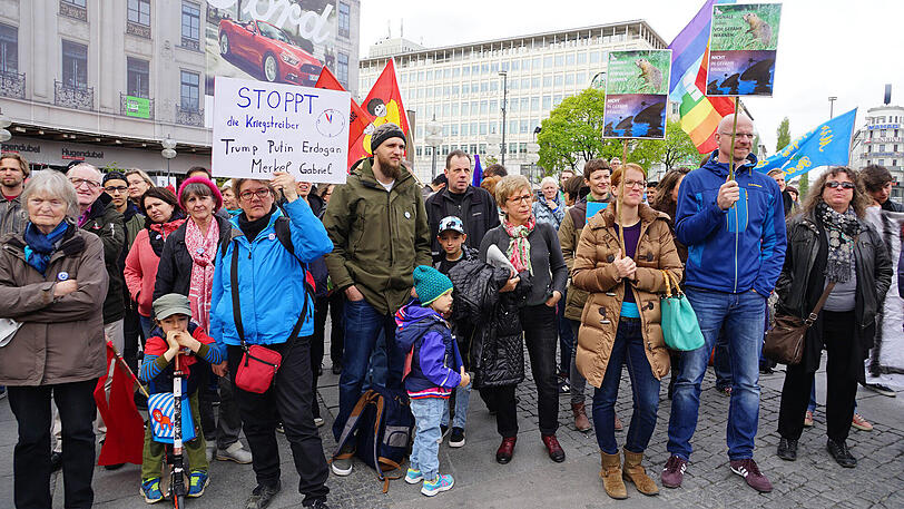 Bilder vom Ostermarsch 2017 in München. Die Auftaktveranstaltung fand am Stachus statt.