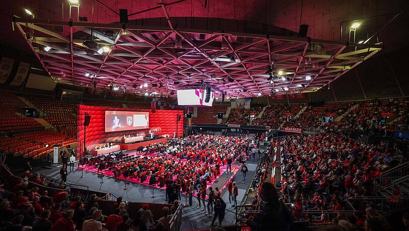 Blick in den BMW Park, in dem die Jahreshauptversammlung 2025 des FC Bayern stattfindet. Blick in den BMW Park, in dem die Jahreshauptversammlung 2025 des FC Bayern stattfindet.