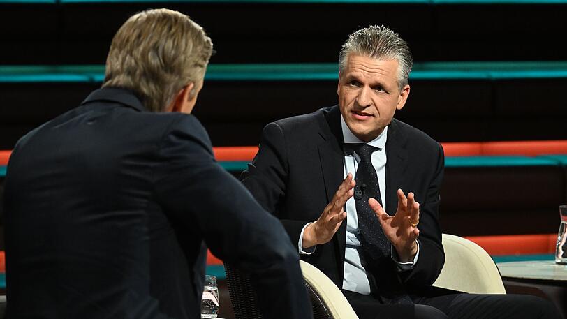 In der ZDF-Sendung redete sich Thorsten Frei um Kopf und Kragen, als es um die geplante Renten- und Pflegereform ging. In der ZDF-Sendung redete sich Thorsten Frei um Kopf und Kragen, als es um die geplante Renten- und Pflegereform ging.