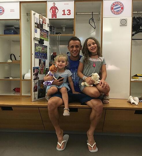 Außenverteidiger Rafinha hat zwei Töchter: Maria Luiza und Maria Sofia.